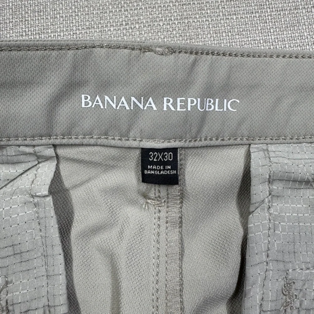 Banana Republic Mens Slim Core Temp Performance Pants 32x30 Light Khaki